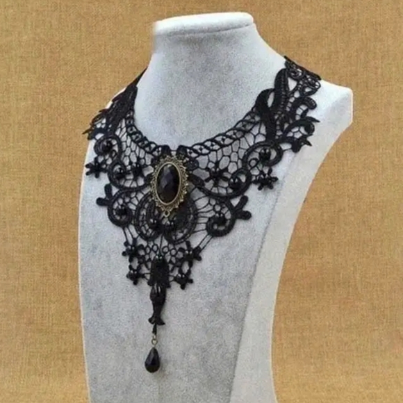 Gothic Lace Choker - Picture 4 of 10